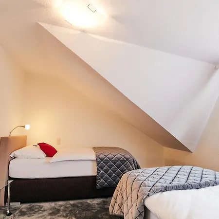 Parc Fermé Hotel 3*